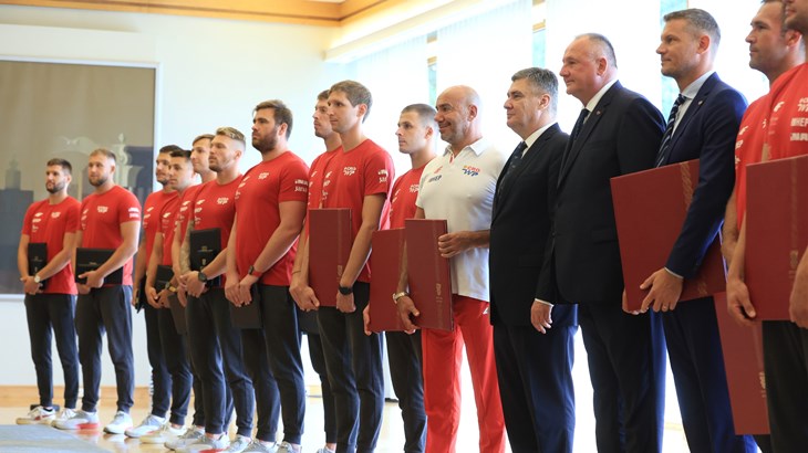 Hrvatski vaterpolisti prije odlaska u Pariz primili odlikovanja od predsjednika Milanovića