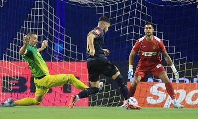 Dinamo ne staje, treću loptu u Istrinu mrežu pospremio Kulenović