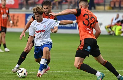 [UŽIVO] Hajduk odmah pomogao Slovacima i dao im vodstvo autogolom Šarlije