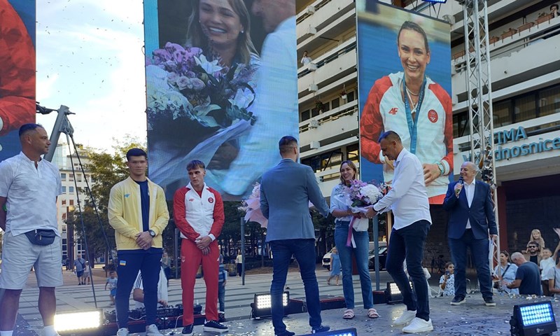 Osječani dočekali Donnu Vekić: 'Ova medalja je jednako vaša kao i moja'