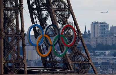 Uklonjeni olimpijski prstenovi s Eiffelovog tornja, zamijenit će ih lakši