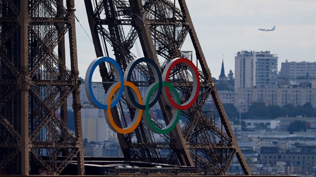 Uklonjeni olimpijski prstenovi s Eiffelovog tornja, zamijenit će ih lakši