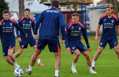 Vatreni odradili prvi trening, a podršku im je došao pružiti Dejan Lovren