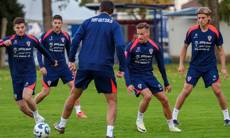 Vatreni odradili prvi trening, a podršku im je došao pružiti Dejan Lovren