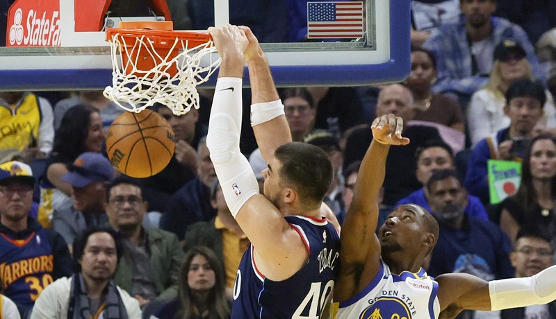 Fenomenalni Zubac srušio Warriorse, 76ersi nakon ludog preokreta u produžetku do prve pobjede