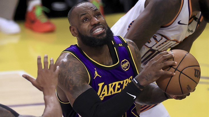 Dončić i James nadomak triple-double učinka, Lakersi kiksali protiv Hornetsa