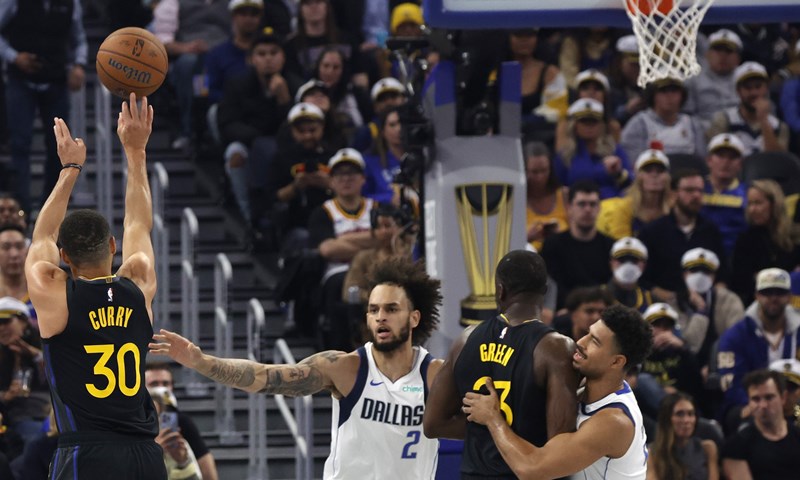 Nestvaran podatak pokazuje koliko je Stephen Curry bolji od svih ostalih