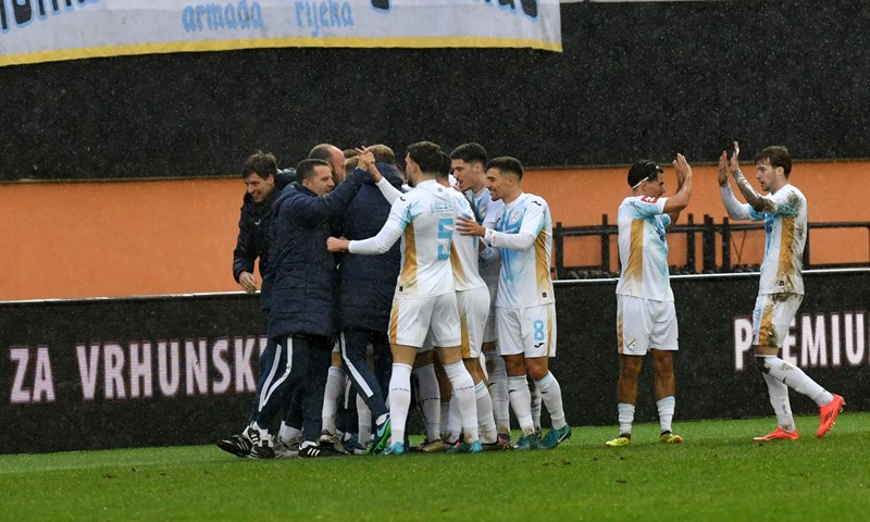 Mladen Devetak briljantno je pogodio i doveo Rijeku u vodstvo!