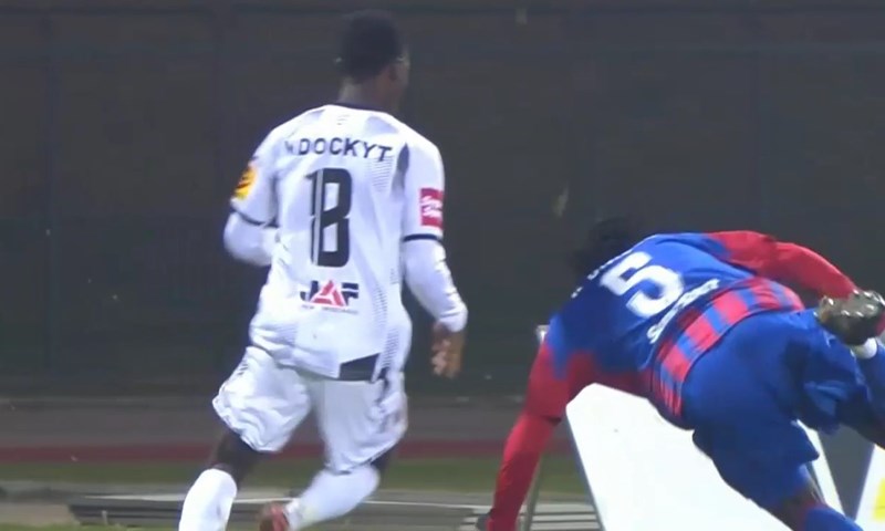 Skomina u duelu Dialla i Ndockyta nije vidio ništa sporno