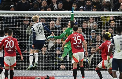 U golijadi u Londonu vratari darivali, Son zabio iz kornera, a Tottenham prošao u polufinale