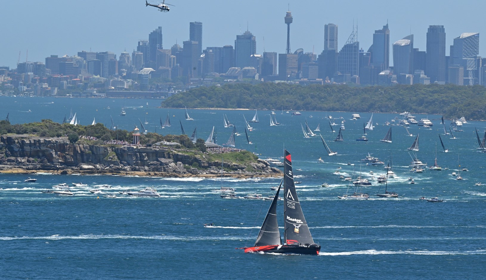 Master Lock Comanche u vodstvu na utrci Sydney-Hobart