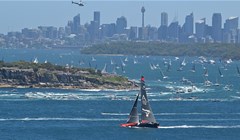 Master Lock Comanche u vodstvu na utrci Sydney-Hobart