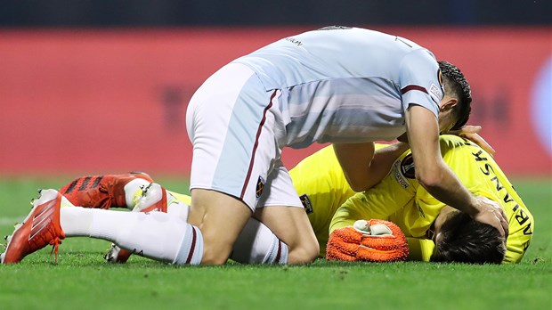 Fabianski je teren napustio s maskom za kisik, ali čini se da je prošao bez ozbiljnijih posljedica