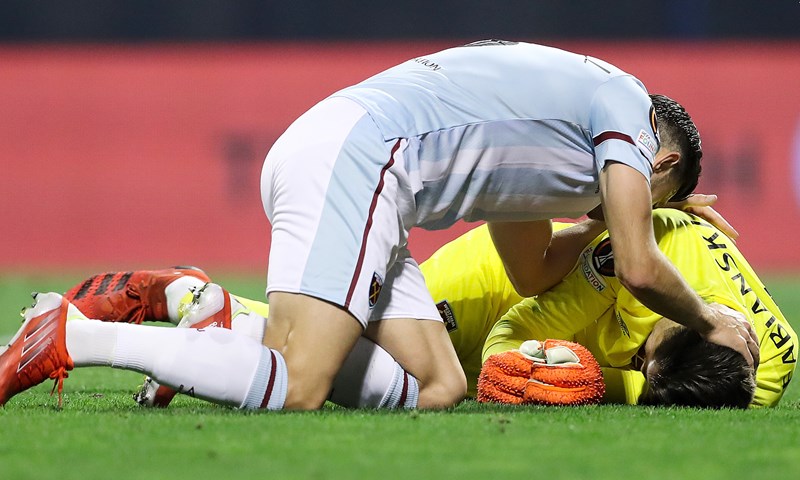 Fabianski je teren napustio s maskom za kisik, ali čini se da je prošao bez ozbiljnijih posljedica