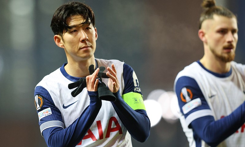 Trofej od 15 kilograma u očima Tottenhama i Manchester Uniteda znatno je teži jer spašava sezonu