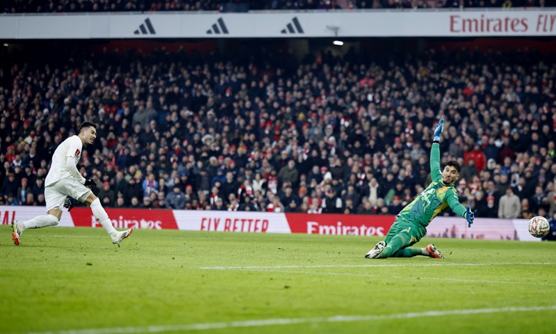 Arsenal sat vremena s igračem više nije uspio, Manchester United slavio nakon penala