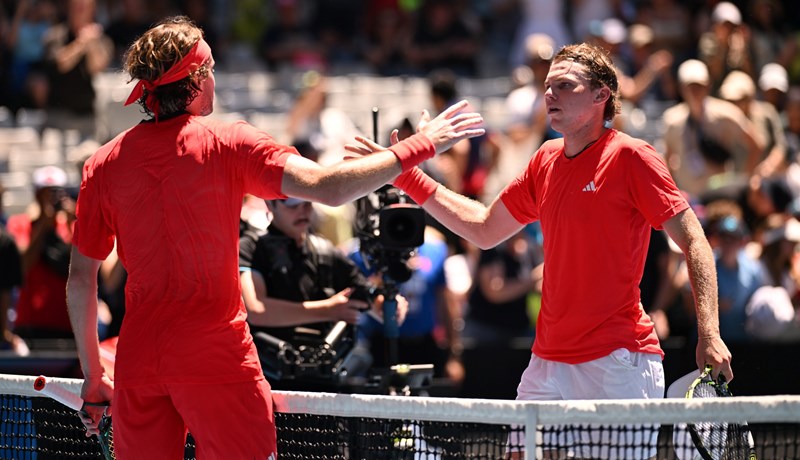 Tsitsipas drugi Grand Slam zaredom ispada u prvom kolu, Sinner u tri seta do pobjede