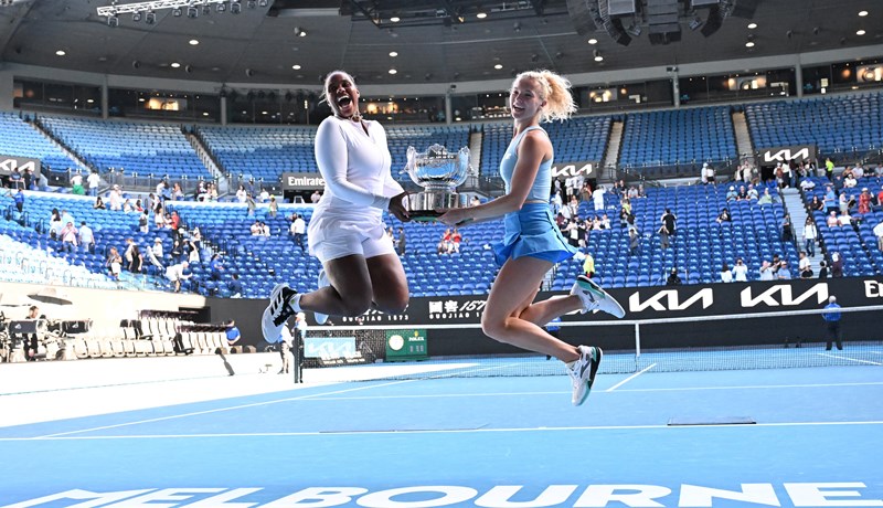 Prve nositeljice uzele titulu u konkurenciji ženskih parova na Australian Openu