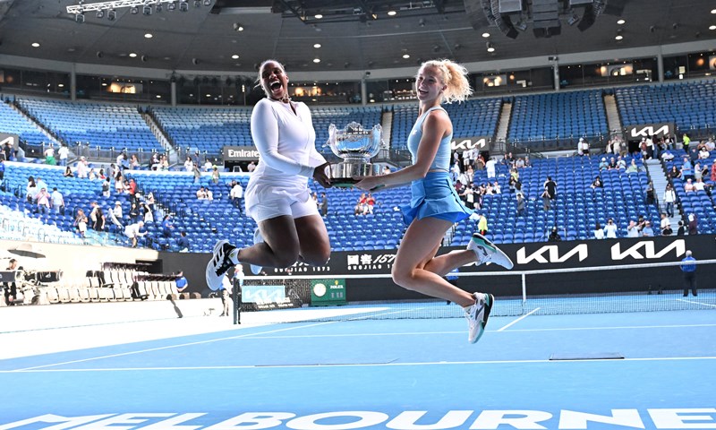 Prve nositeljice uzele titulu u konkurenciji ženskih parova na Australian Openu