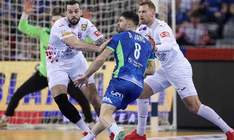 Igrao uz jake bolove, a sada mora na operaciju: Hrvatska ostala bez Mandića do kraja SP-a