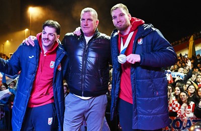 Nakon spektakularnog zagrebačkog dočeka, rukometaši dočekani i u svojim gradovima