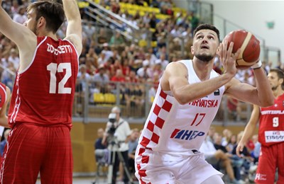 Karlo Matković prvi put startao i skoro završio na double-double učinku