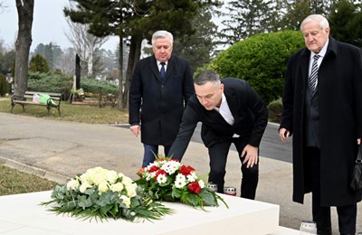 Izaslanstvo Hrvatskog nogometnog saveza na grobu Miroslava Blaževića