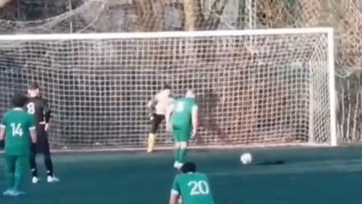 U kriketu bi ga slavili, u nogometu je samo stvorio probleme