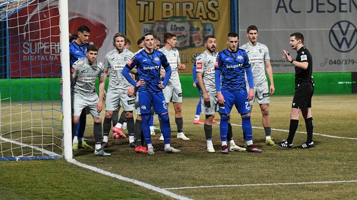 Istra 1961 završila je utakmicu s desetoricom, drugi žuti karton dobio je Radošević