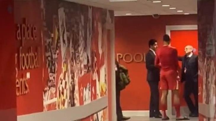 PSG izbacio Liverpool, a njegovi čelnici nakon utakmice uhvaćeni u razgovoru s kapetanom Redsa