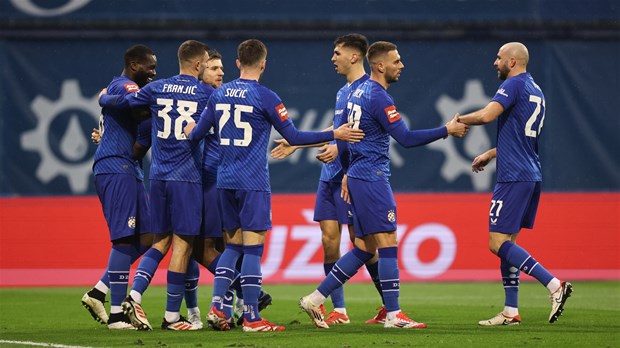 Theophile-Catherine pogodio nakon kornera za rano vodstvo Dinama