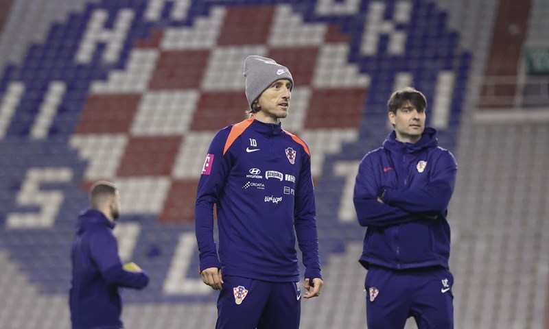 [FOTO] Modrić propustio presicu, ali normalno trenirao! Štimac posjetio Vatrene