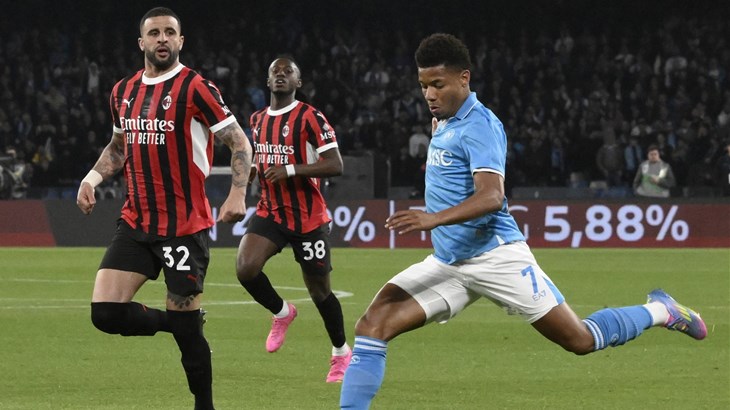 Napoli slavio protiv Milana i ostao u utrci za naslov, Rossoneri su sve dalje od Europe