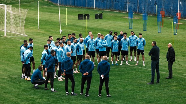 Dinamo se oglasio poznatim sloganom, Zajec i Manenica stali pred igrače