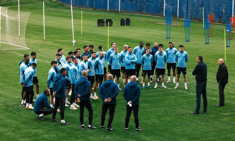 Dinamo se oglasio poznatim sloganom, Zajec i Manenica stali pred igrače