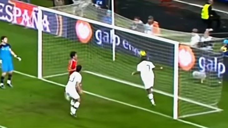 Potez Raphinhe neodoljivo je podsjetio na trenutak kad je Nani Ronaldu ukrao gol karijere