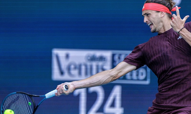 Zverev opravdao ulogu favorita i uz samo pet izgubljenih gemova prošao dalje