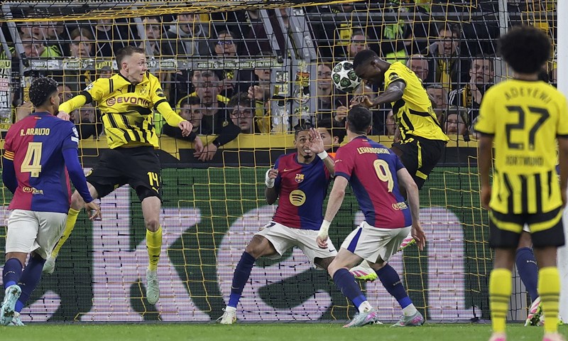 Kovač s Borussijom nije bio daleko od senzacije, Guirassy je izludio Barcelonu koja ipak ide u polufinale