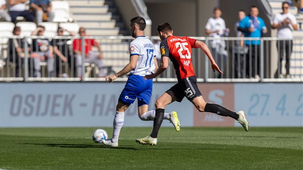 Jakupovićev pokušaj bio bi u konkurenciji za gol sezone, zaustavila ga je greda