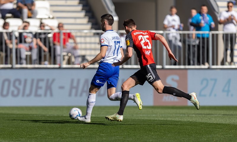 Jakupovićev pokušaj bio bi u konkurenciji za gol sezone, zaustavila ga je greda
