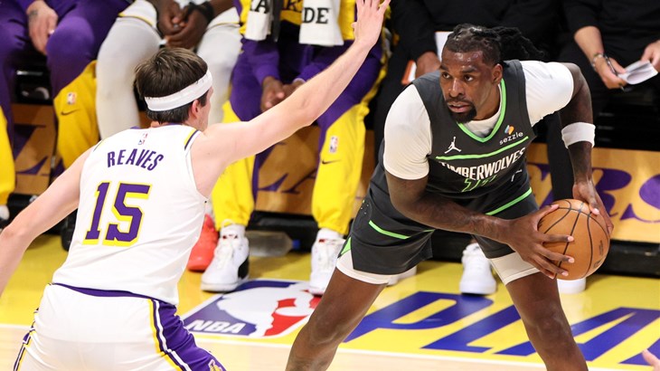 Šuterski sjajni Vukovi 'razbili' Lakerse, Knicksi uzeli prvu pobjedu