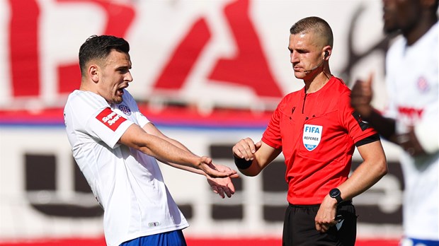 Uremovićev debi za zaborav, isključen već u 15. minuti, Kawasaki zatim visoko poražen