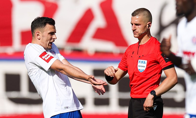 Uremovićev debi za zaborav, isključen već u 15. minuti, Kawasaki zatim visoko poražen
