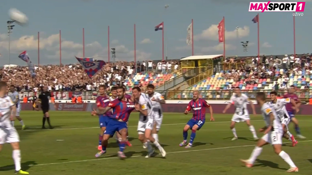 Livaja je tražio penal nakon povlačenja Bralića, Bel i VAR soba nisu se oglasili