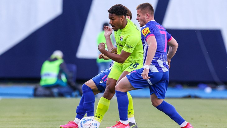 Šok za Dinamo, Lokosi izdržali s igračem manje, Rijeka može u nedjelju postati prvak!