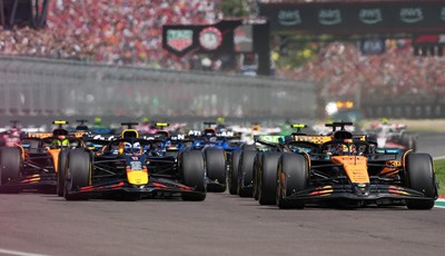 Verstappen ostao bez titule, ali odnio trofej za vozača godine