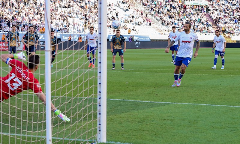 Marko Livaja odlično izveo penal za vodstvo Hajduka!