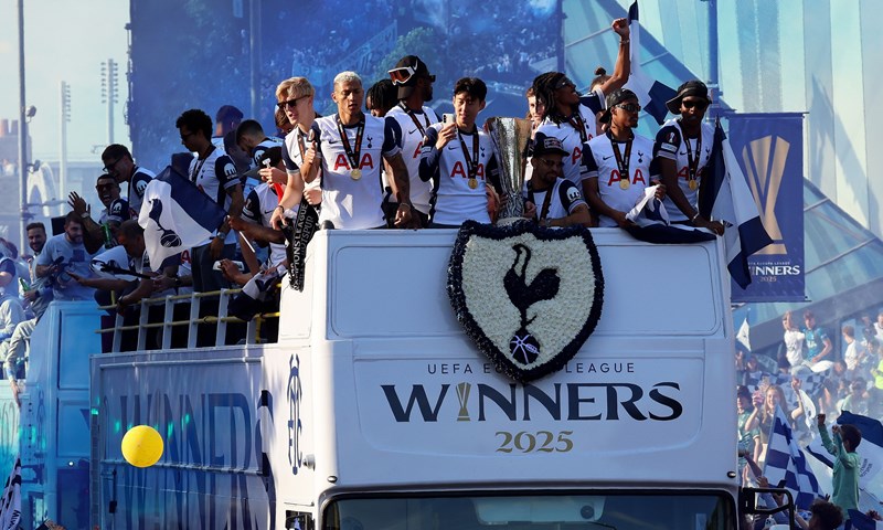 Pogledajte kako su Spursi u sjevernom Londonu proslavili prvi trofej nakon 17 godina