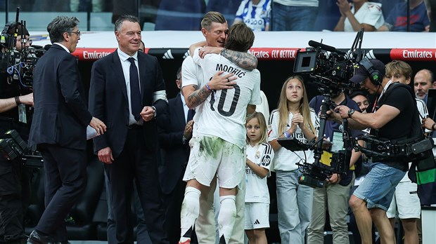 Luka Modrić uz ovacije prepunih tribina odradio svoj posljednji nastup na Santiago Bernabeuu