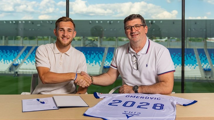 Omerović produžio: 'Nije tu bilo nikakvog premišljanja, sretan sam i zadovoljan ovdje'